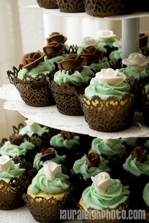 beautiful_lace_cupcake_holders, lace cupcake holder, lace holder, green icing cupcakes, green lace cupcake holders, desserts, yummy cupcakes, food, cupcakes, cupcake, tower of cupcakes