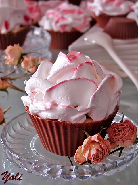 rose_in_chocolate_cupcake_pink